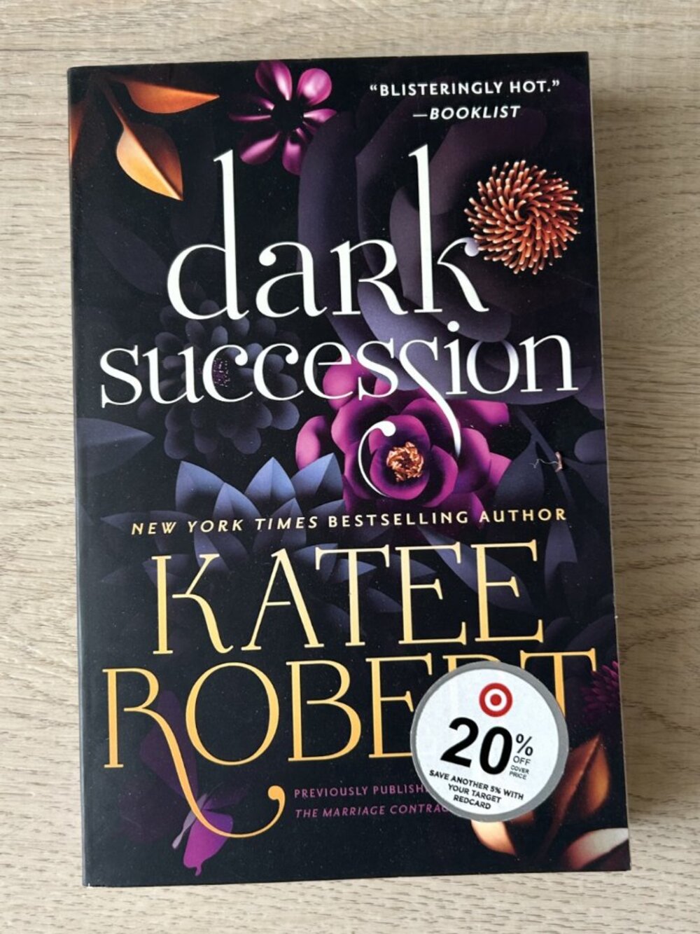 Dark Succession- Katee Robert; paperback